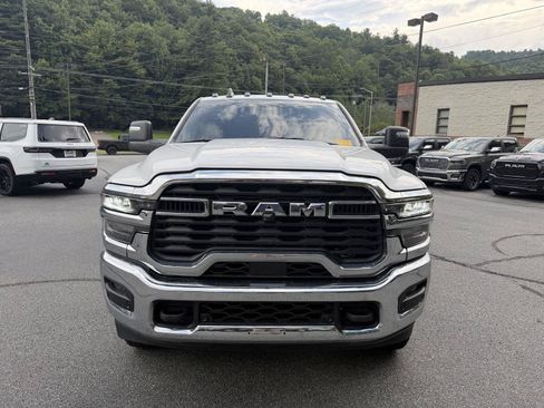 Used 2025 RAM 3500 Big Horn AWD/4WD image 3