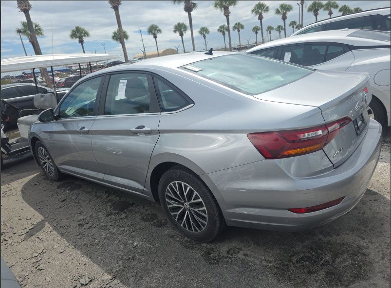 Used 2019 Volkswagen Jetta SE w/ Cold Weather Package FWD image 4