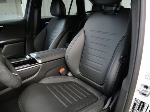New 2026 Mercedes-Benz GLC 300 4MATIC image 3