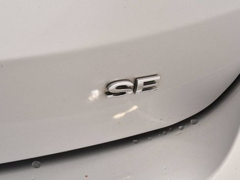 Used 2018 Ford Focus SE w/ Cold Weather Package FWD image 22
