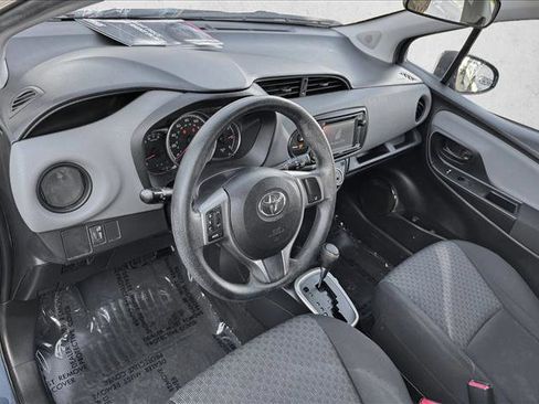 Used 2017 Toyota Yaris L image 11