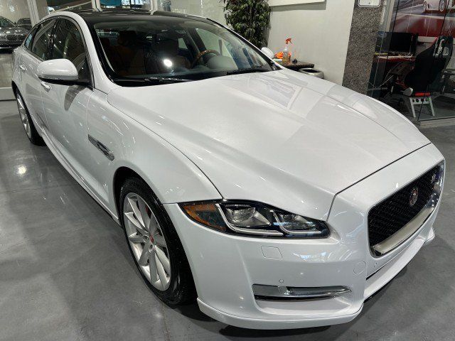 Used 2016 Jaguar XJ R-Sport RWD image 13