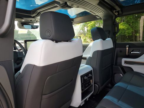 New 2025 GMC Hummer EV 2X image 9