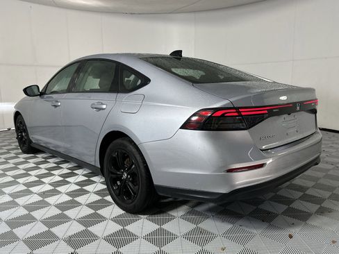 Used 2025 Honda Accord SE image 6