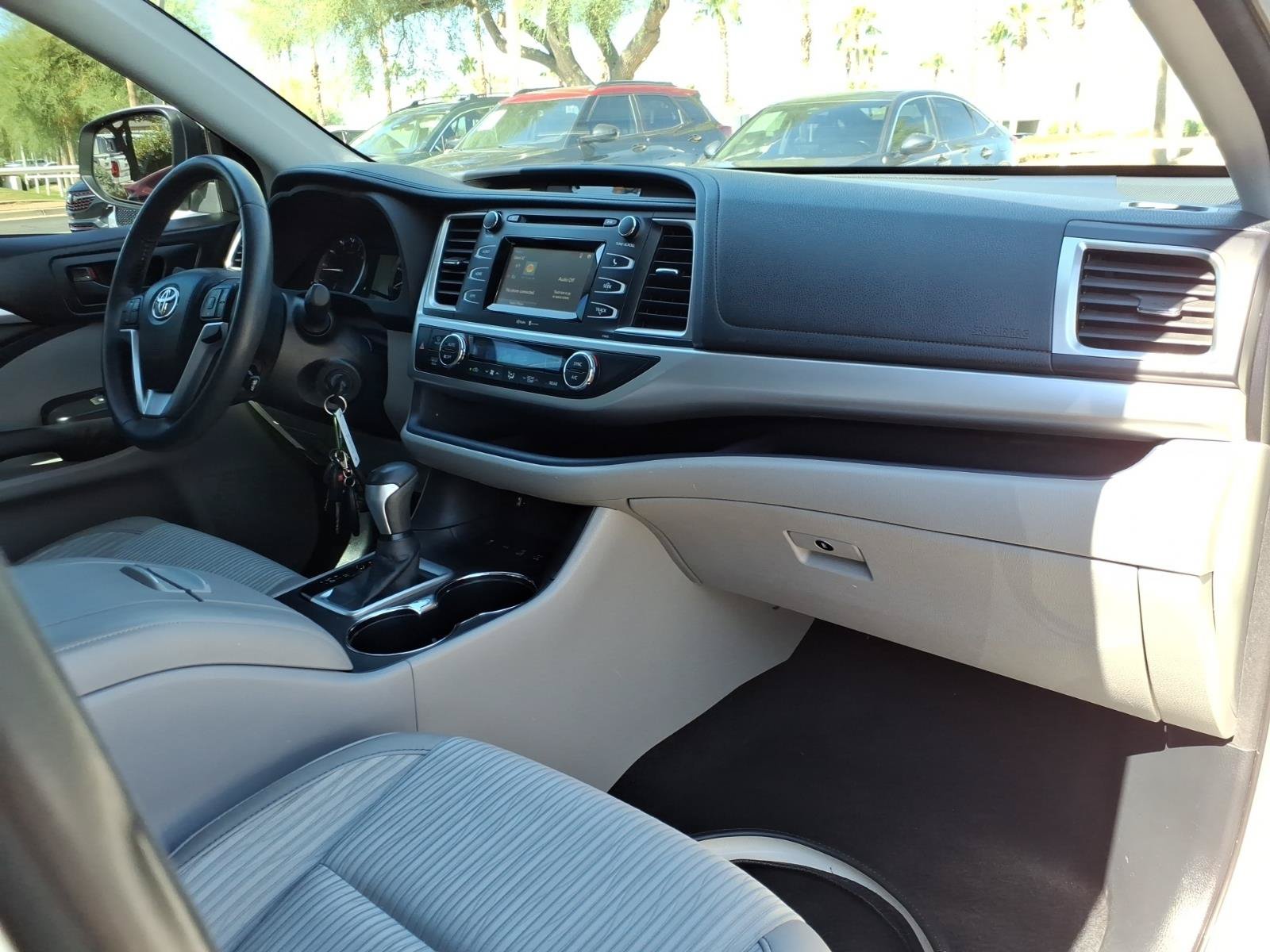 Used 2015 Toyota Highlander Plus AWD/4WD image 11