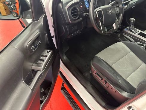 Certified 2023 Toyota Tacoma TRD Off-Road image 10