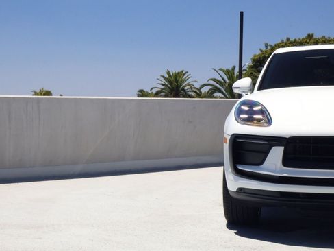 New 2026 Porsche Macan AWD/4WD image 11