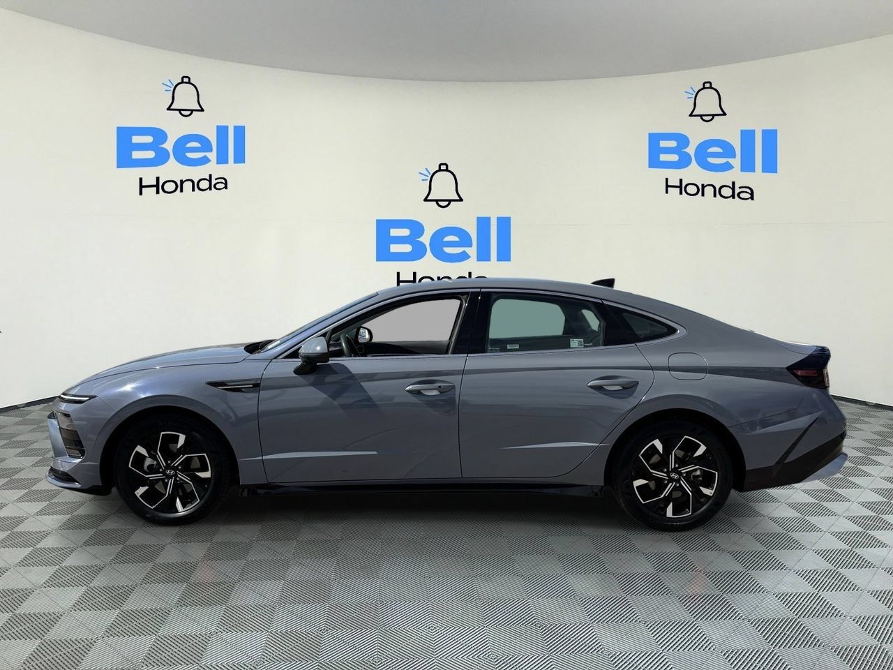 Used 2025 Hyundai Sonata SEL FWD image 2