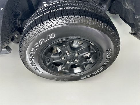 Used 2023 Jeep Wrangler Unlimited w/ Convenience Group AWD/4WD image 11