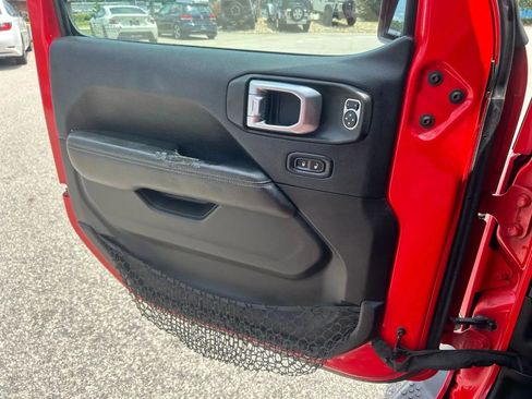 Used 2018 Jeep Wrangler Unlimited Sahara image 24