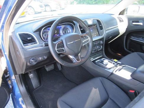 Used 2021 Chrysler 300 Touring w/ Chrome Appearance Package RWD image 15