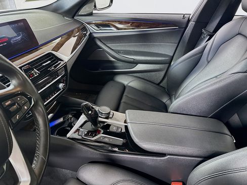 Used 2019 BMW 530e xDrive w/ Convenience Package image 24