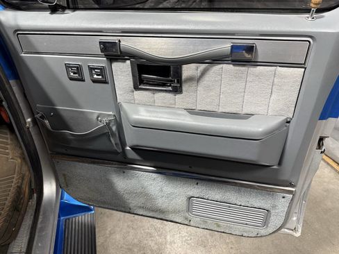 Used 1987 GMC Suburban 2WD image 11