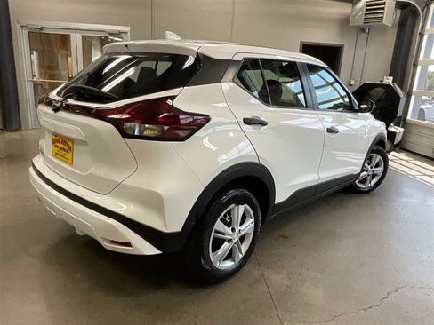 Used 2022 Nissan Kicks S image 7