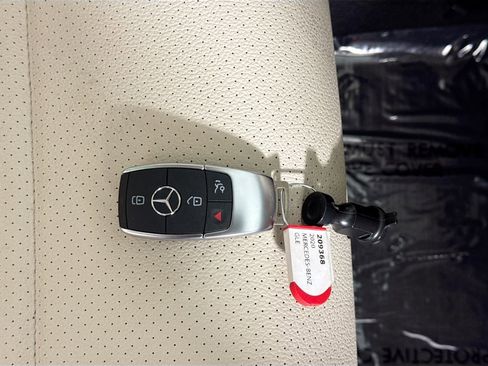 Used 2020 Mercedes-Benz GLE 350 w/ Premium Package image 44