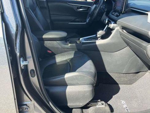 Used 2021 Toyota RAV4 XLE Premium image 25