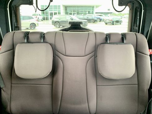 Used 2019 Jeep Wrangler Rubicon image 12