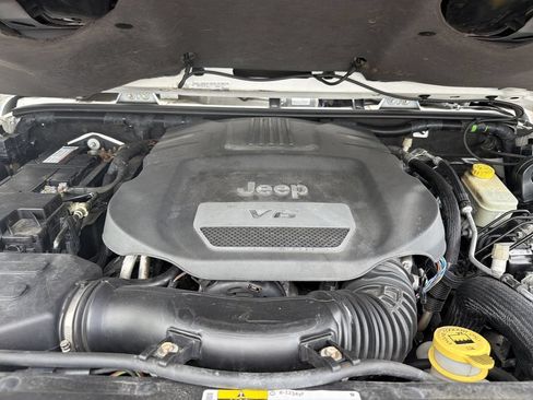 Used 2015 Jeep Wrangler Unlimited Rubicon AWD/4WD image 34
