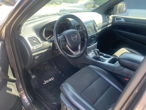 Used 2019 Jeep Grand Cherokee Laredo w/ Laredo X Package RWD image 10