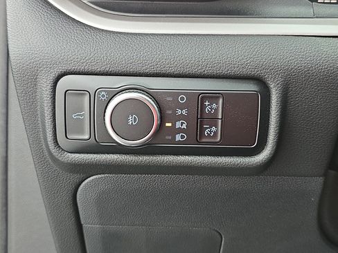 Used 2024 Ford Explorer XLT w/ Equipment Group 202A RWD image 26