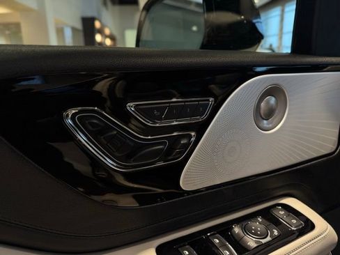 New 2026 Lincoln Aviator AWD w/ Jet Appearance Package image 14