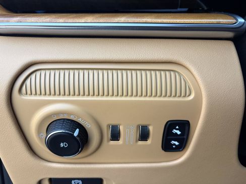 Used 2025 Jeep Grand Wagoneer L Series III w/ Rear Seat Video Group 1 AWD/4WD image 21