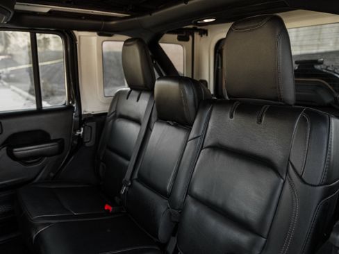 Used 2021 Jeep Wrangler Unlimited Rubicon w/ Xtreme Recon 35" Tire Package image 24