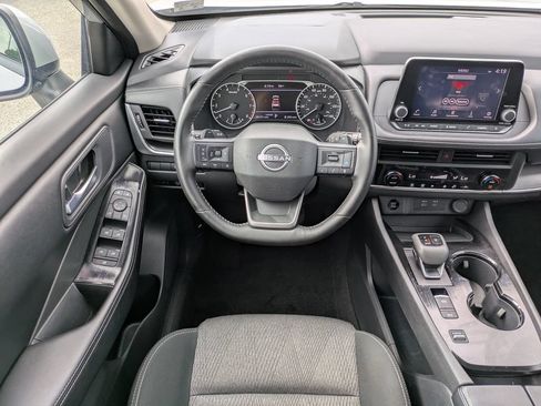 Certified 2025 Nissan Rogue SV FWD image 17