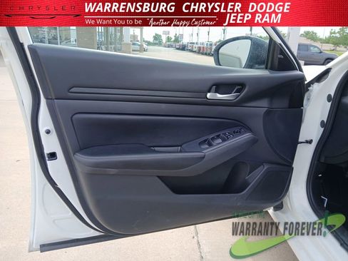 Used 2025 Nissan Altima 2.5 SV FWD image 12