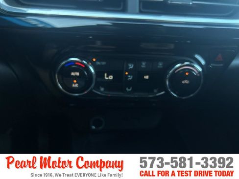 Certified 2024 Chevrolet Trax ACTIV w/ Sunroof Package FWD image 17