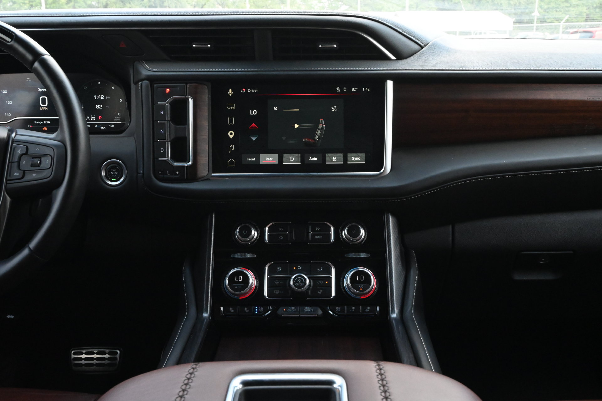 Used 2024 GMC Yukon XL Denali Ultimate AWD/4WD image 13