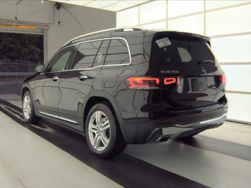 Used 2023 Mercedes-Benz GLB 250 4MATIC w/ Premium Package image 4