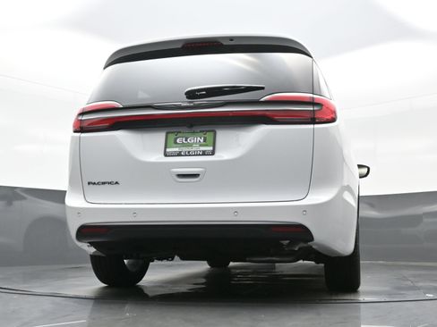 New 2026 Chrysler Pacifica Select image 15