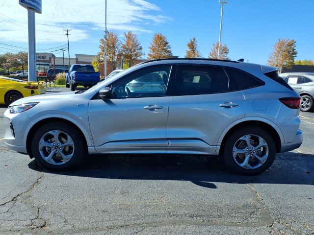 Used 2024 Ford Escape ST-Line w/ Tech Pack #1 AWD/4WD image 4
