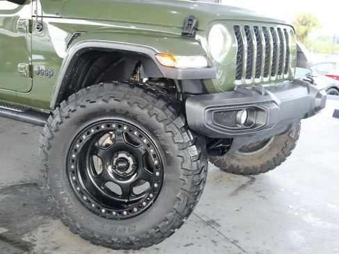 Used 2021 Jeep Gladiator Sport AWD/4WD image 4