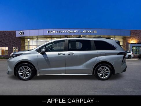 Used 2024 Toyota Sienna XLE w/ XLE Plus Package AWD/4WD image 3