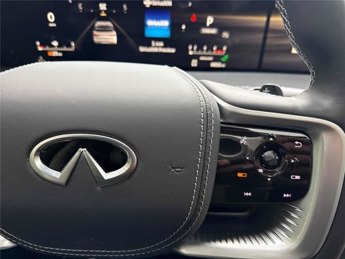 Certified 2025 INFINITI QX80 Sensory AWD/4WD image 19