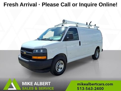 Used 2021 Chevrolet Express 3500 w/ Driver Convenience Package RWD image 3