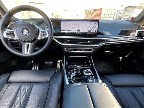 Used 2025 BMW X7 M60i image 15