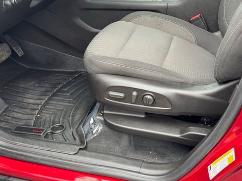 Used 2023 Chevrolet Traverse LT image 25