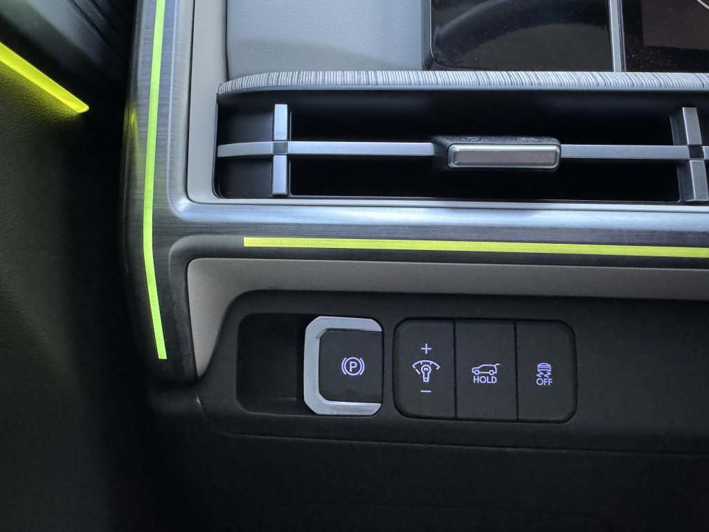 Used 2024 Hyundai Santa Fe Calligraphy FWD image 30