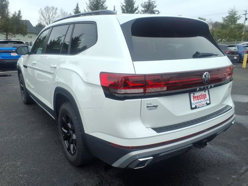 New 2026 Volkswagen Atlas Peak Edition image 3