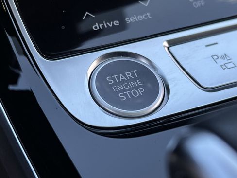 Used 2025 Audi A8 L 3.0T image 33