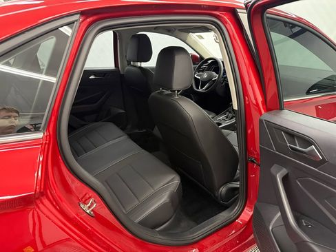 Used 2024 Volkswagen Jetta SE FWD image 16