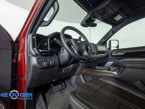 Used 2025 Chevrolet Silverado 2500 High Country w/ Technology Package AWD/4WD image 10