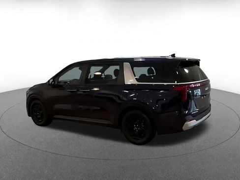 Used 2026 Kia Carnival FWD image 9