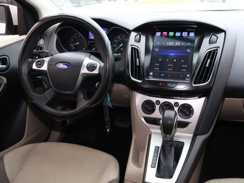 Used 2014 Ford Focus SE image 9