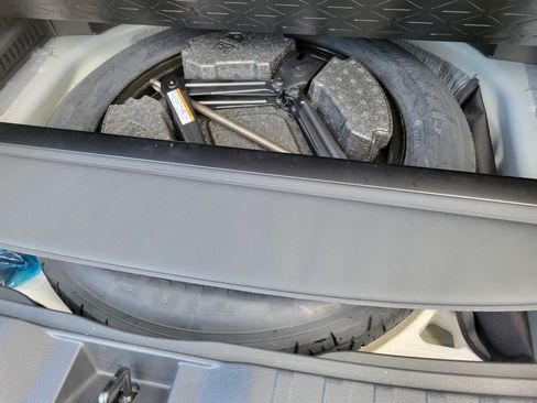 Used 2021 Toyota RAV4 XLE FWD image 8