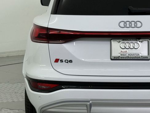 New 2025 Audi SQ6 e-tron Premium image 11