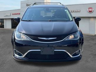 Used 2018 Chrysler Pacifica Touring-L FWD video 2